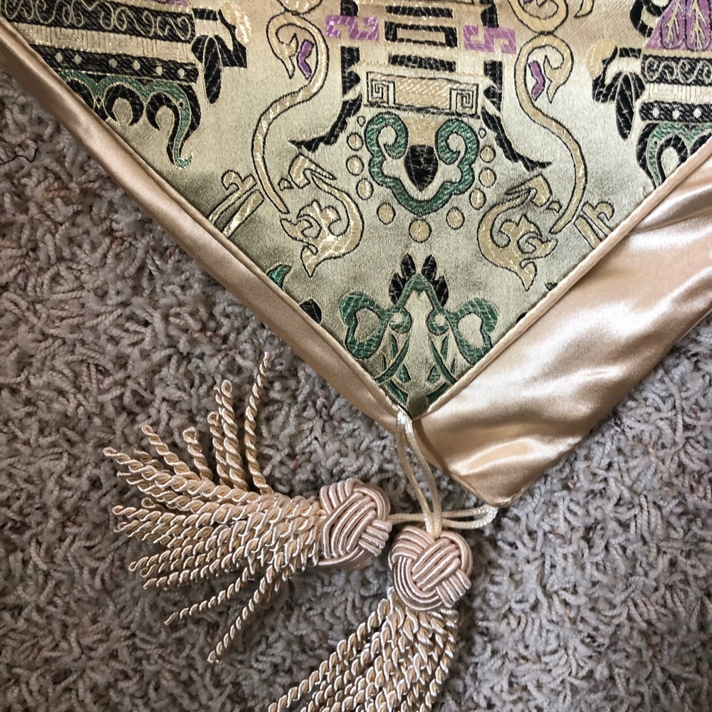 Table Runner - Picture 4 of 7